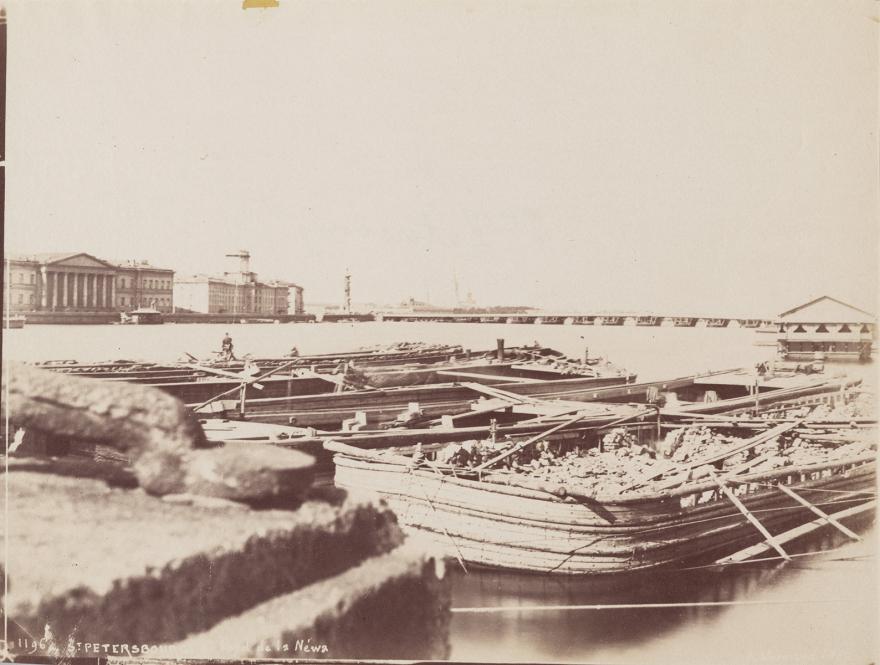 Bateaux amarrés sur la Néva, Saint-Pétersbourg, Russie, 1890